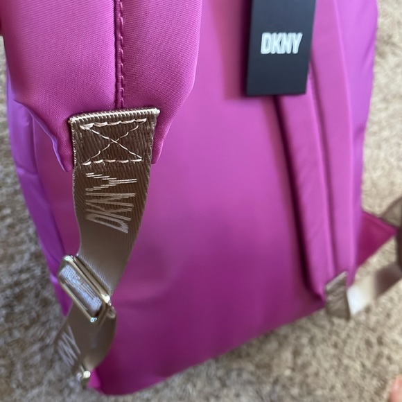 - Woman’s DKNY bodying back pack - Picture 3 of 4